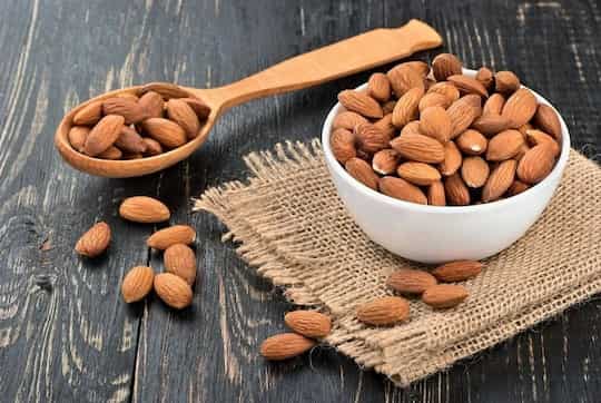 بادام درختی خام مغذی مناسب صبحانه گیاهی